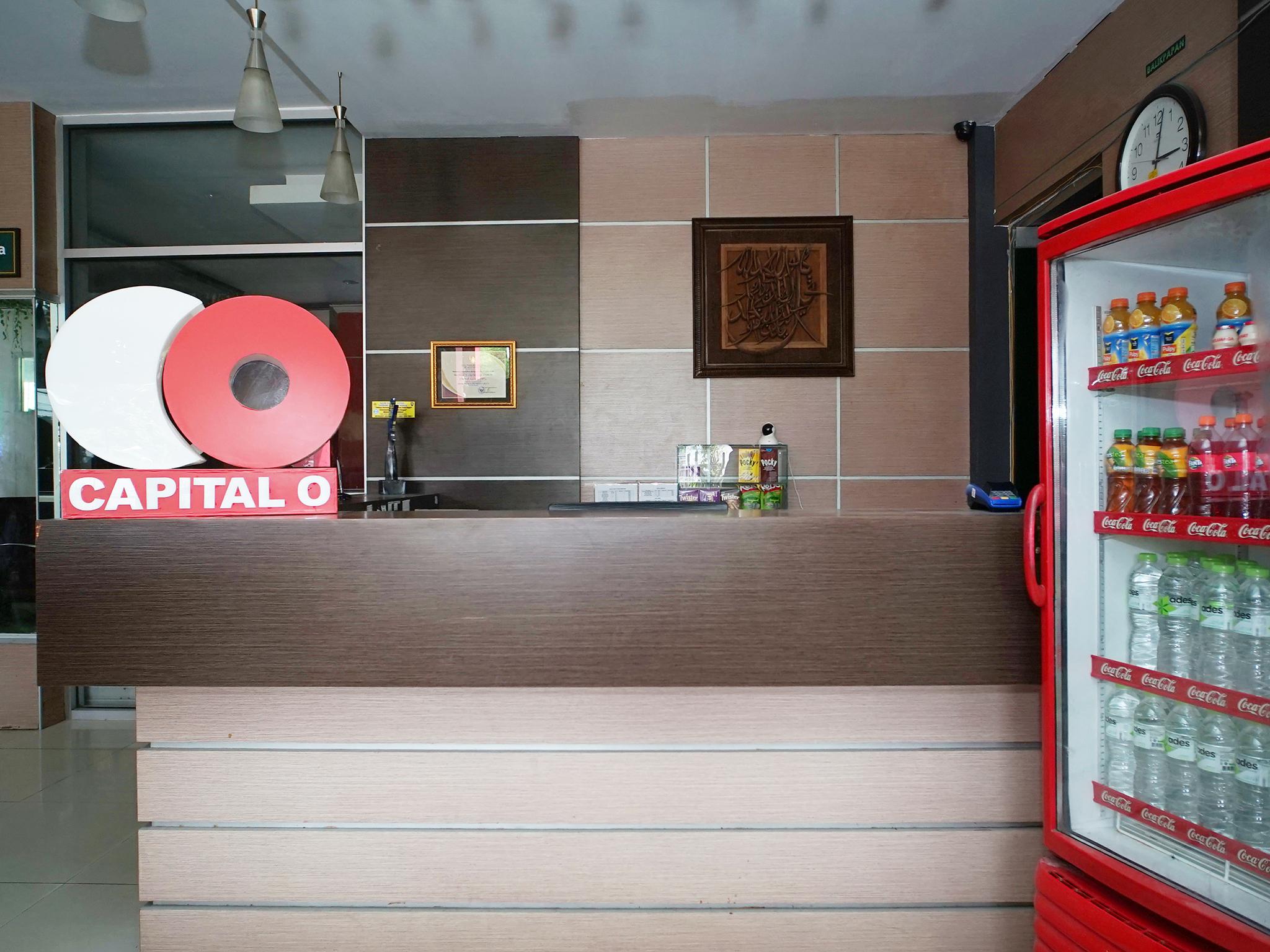 Capital O 2885 Hemra Hotel Balikpapan  Exterior photo